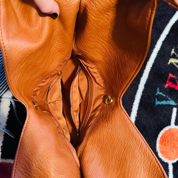 Leather shoulder bag - Picture 3 of 6